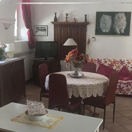 Lägenhet Caprifoglio In By Interhome